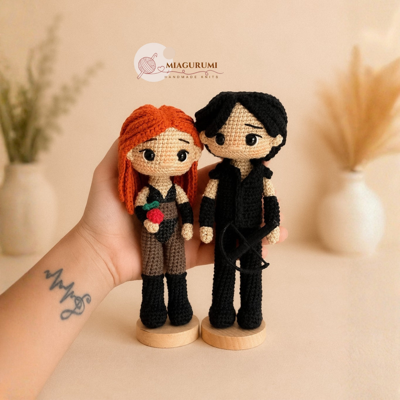 Pareja de amigurumis personalizados inspirados en artistas de circo hechos a mano a crochet