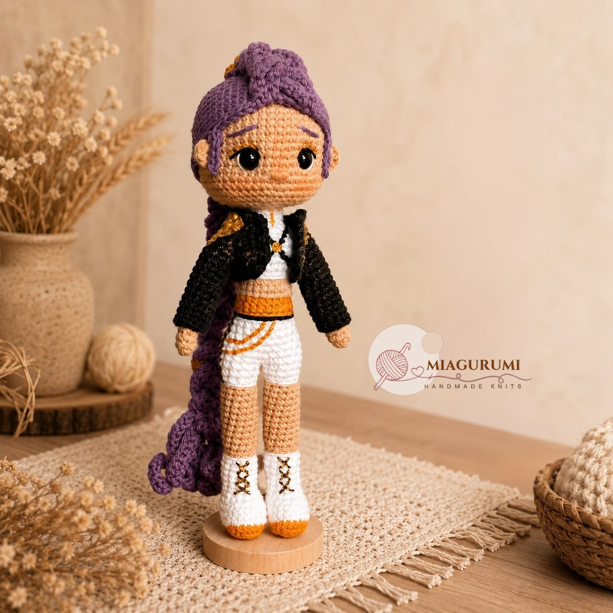 Amigurumi Rumi - Huntrix k-Pop Demon Hunters versión Golden
