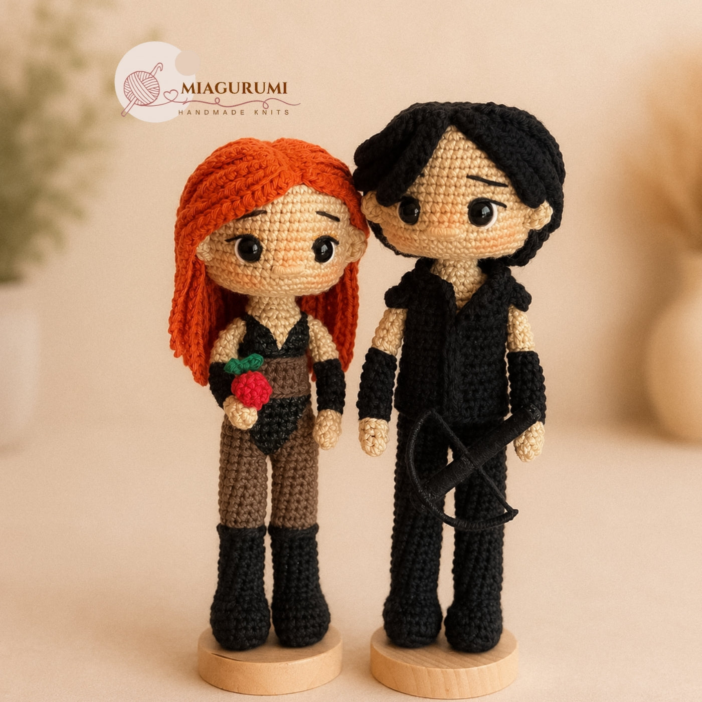 Muñecos personalizados de una pareja de artistas de espectáculo hechos a manos por Miagurumi.